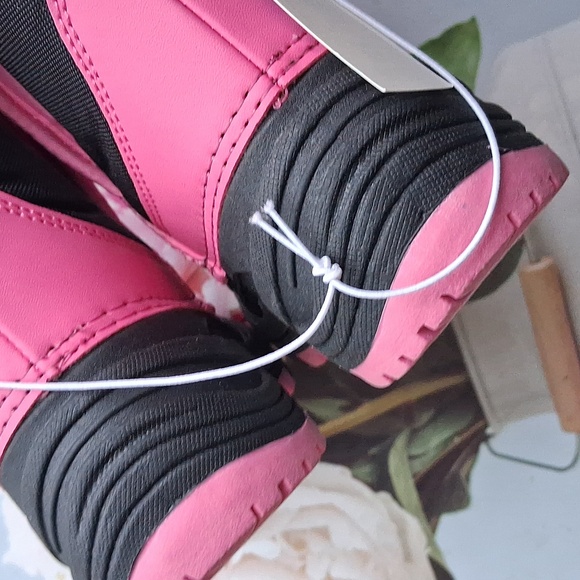 Toddler Girl's Pink Winter Snow Boots Size 9 - Picture 3 of 5